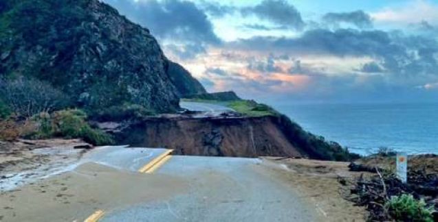 加州1号公路因泥石流大规模坍方