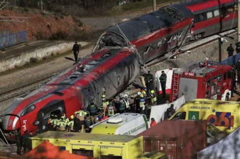 西班牙两辆高铁相撞，死亡人数升至40人