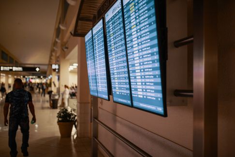 美主要航空公司均宣布取消机票改签费