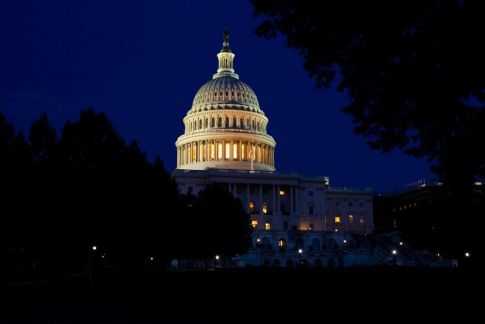 美参议院批准短期提高政府债务上限协议