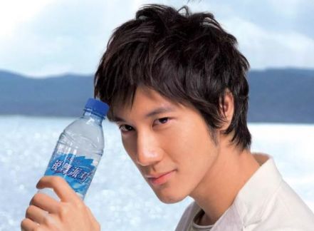 王力宏人设坍塌  英菲尼迪终止代言  网友：欠娃哈哈一个道歉