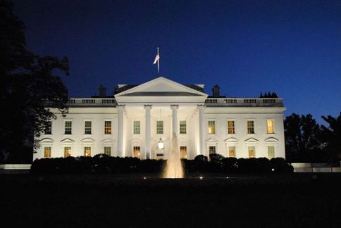 白宫宣布动用国家战略储备向公众发放4亿件高质量口罩