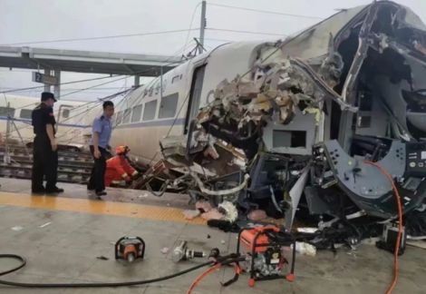 中国一列动车脱轨  造成一死八伤