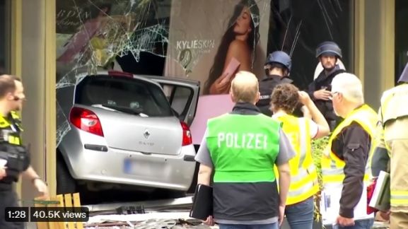 汽车冲入柏林购物大街人群  至少1死10人受伤