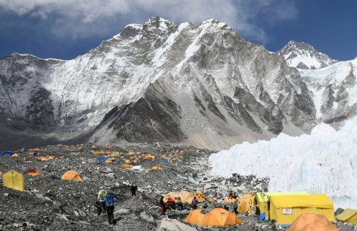 面临安全隐患  尼泊尔珠峰登山大本营计划搬迁
