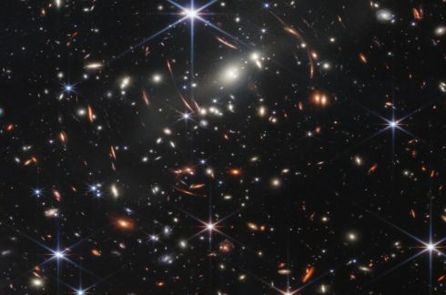 NASA公布来自韦伯望远镜的首幅图片