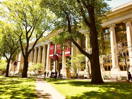 特朗普政府禁止哈佛大学接收外国学生