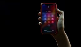 特朗普要求在美国制造iPhone，否则支付25%关税