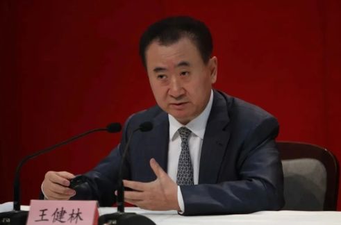 71岁王健林烦恼不断，被限制高消费