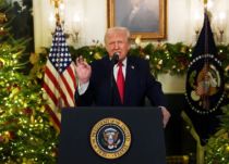 特朗普正在解决经济挑战，并誓言进行美国史上最大减税