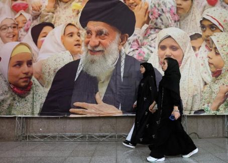 中国政府呼吁公民“尽快撤离”伊朗