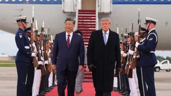 习近平抵达华盛顿，特朗普总统亲自去机场迎接